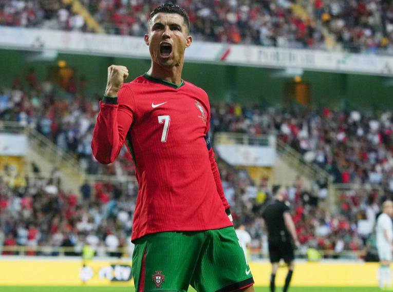 九游体育APP包含尤文图斯不断突破！，C罗连续十场比赛得分超过出色发挥全场沸腾不已的词条